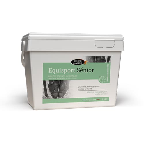 Seau blanc de 1.5 kg de granulés à froid Equisport Senior Horse Master pour le confort du cheval âgé.