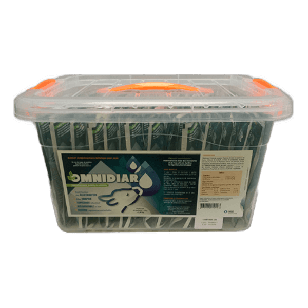 Caisse de transport transparente avec poignées orange contenant 48 sachets d'OMNIDIAR®, solution réhydratante pour veaux.