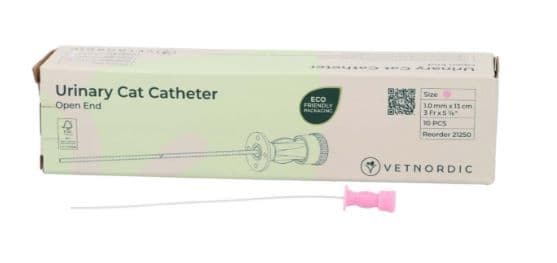 Boîte de 10 cathéters urinaires roses Vetnordic 3Fr pour chat, extrémité ouverte, 13 cm de long, avec emballage éco-responsable.