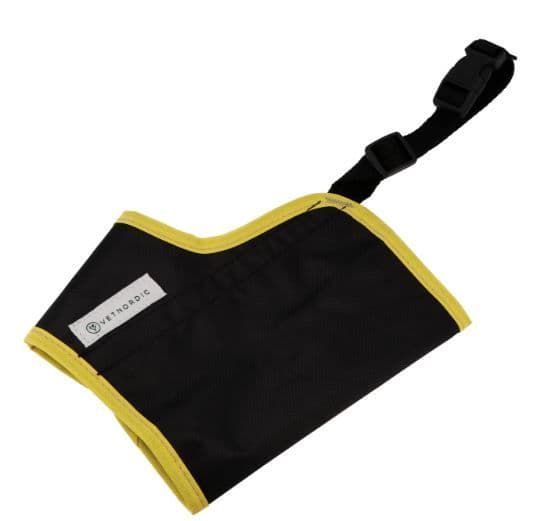 Muselière VETNORDIC taille XXL noire avec liseré jaune réfléchissant en polyester recyclé pour grand chien.