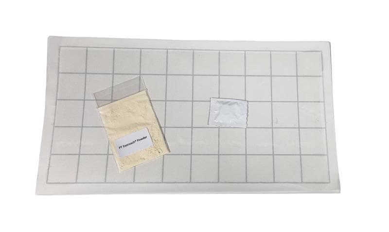 Kit de recharge EXOROACH avec poudre Entostat, comprimé attractif et plaque de glu pour piège à blattes.
