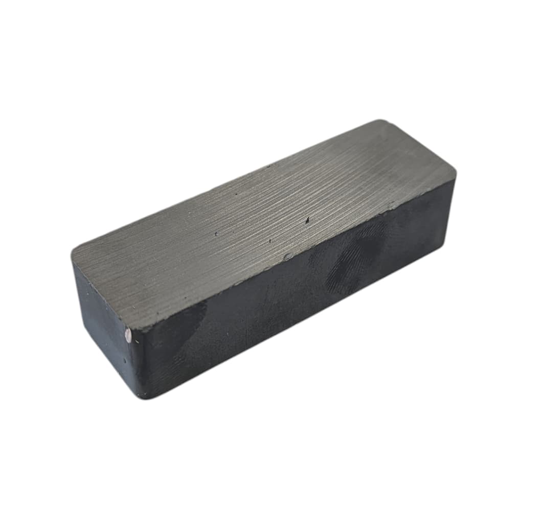 Aimant stomacal nu rectangulaire noir pour bovin, 60x20x15 mm.