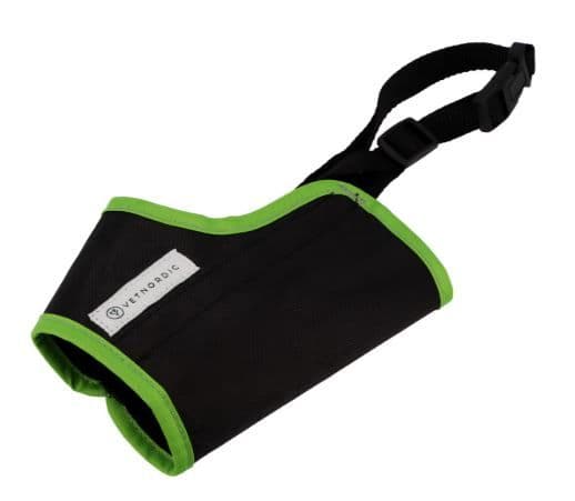 Muselière VETNORDIC taille L noire avec liseré vert réfléchissant en polyester recyclé pour chien.