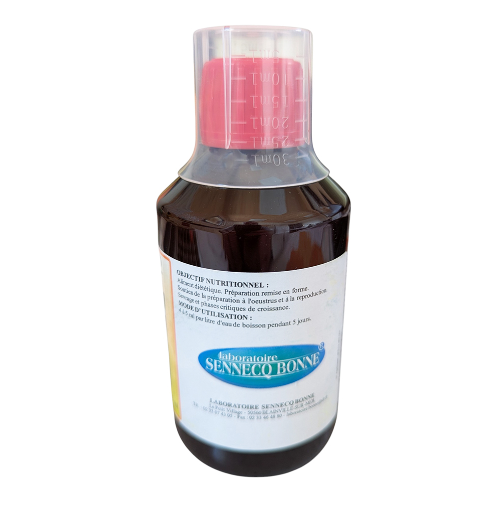 Flacon de 250 ml de Complexe 22 Coq de Combat du Laboratoire Senneco Bonne, solution buvable de vitamines et oligo-éléments pour la remise en forme des volailles.