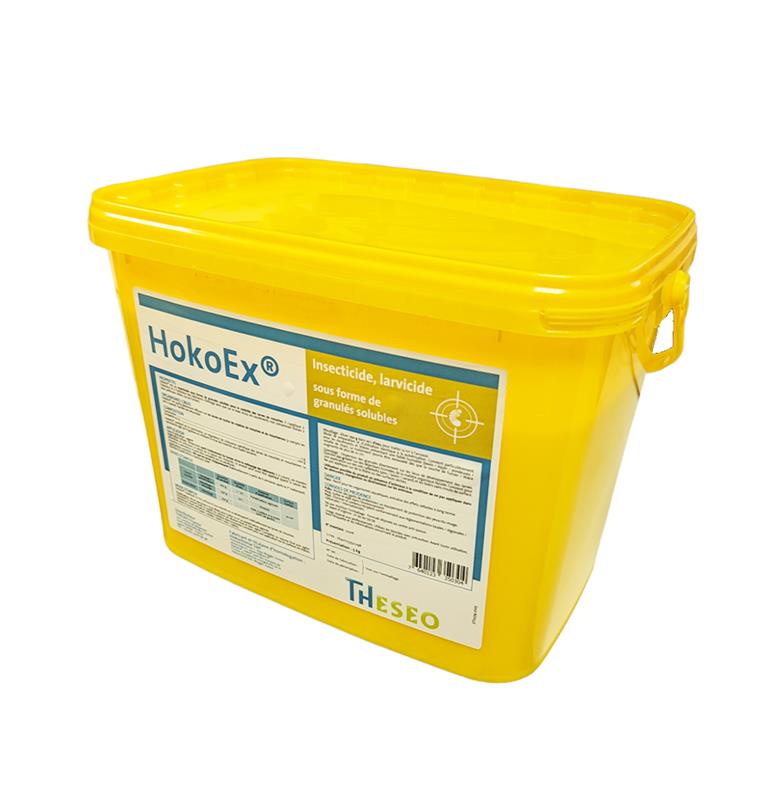 Seau jaune de 5 kg de larvicide HOKOEX sous forme de granulés solubles pour le contrôle des mouches en élevage.