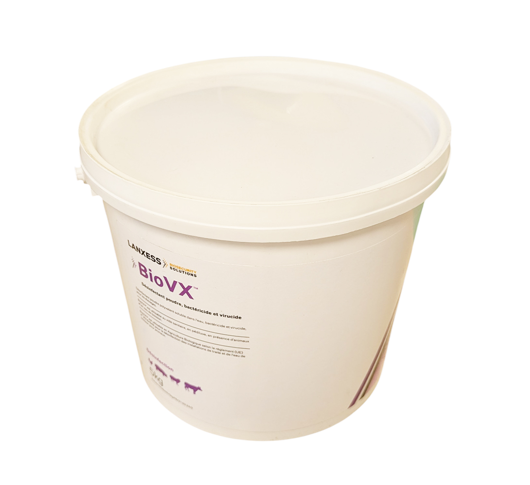 Seau de 5 kg de désinfectant poudre BioVX™ LANXESS, virucide et bactéricide pour l'hygiène des exploitations agricoles.