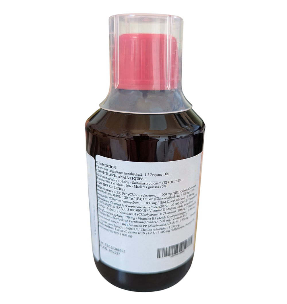 Flacon de 250 ml de Complexe 22 Coq de Combat du Laboratoire Senneco Bonne, solution buvable de vitamines et oligo-éléments pour la remise en forme des volailles.
