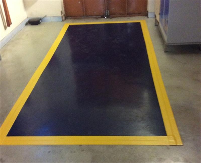 Tapis de décontamination fixe bleu nuit 1,5 x 2 m pour sas d'hôpital et industrie.