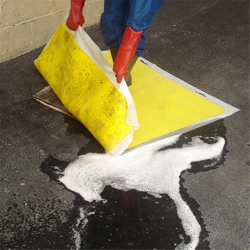 Plaque d'obturation carrée jaune 80cm x 80cm Plastiplac avec poignées pour grilles d'égout.