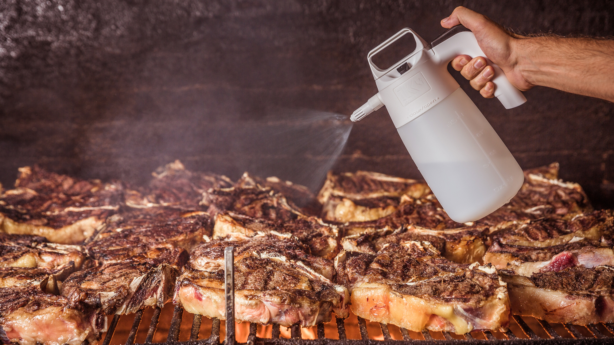 Pulvérisateur professionnel blanc IK FOOD 1.5 certifié pour usage alimentaire.