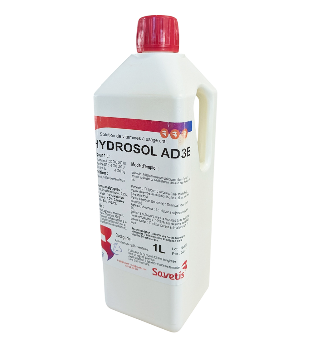 Flacon de 1 litre d'Hydrosol AD3E Savetis, solution concentrée en vitamines A, D3 et E pour le soutien nutritionnel des animaux d'élevage.