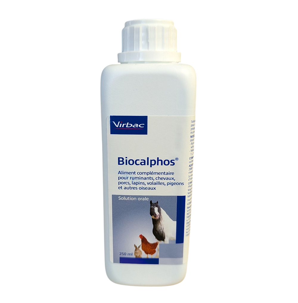 Grand flacon de 250 ml de Biocalphos Virbac, aliment complémentaire minéral pour chevaux, bovins et oiseaux de basse-cour.