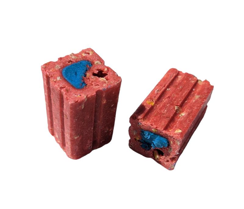 Seau de 8 kg de PROTECT SENSATION, appât raticide et souricide 2-en-1 combinant bloc paraffiné et pâte fraîche au centre.