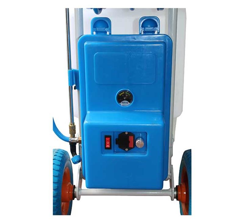 Pulvérisateur électrique mobile GLADIATOR SPRAYER II avec réservoir blanc de 45L, enrouleur bleu avec tuyau de 30m et roues tout-terrain.