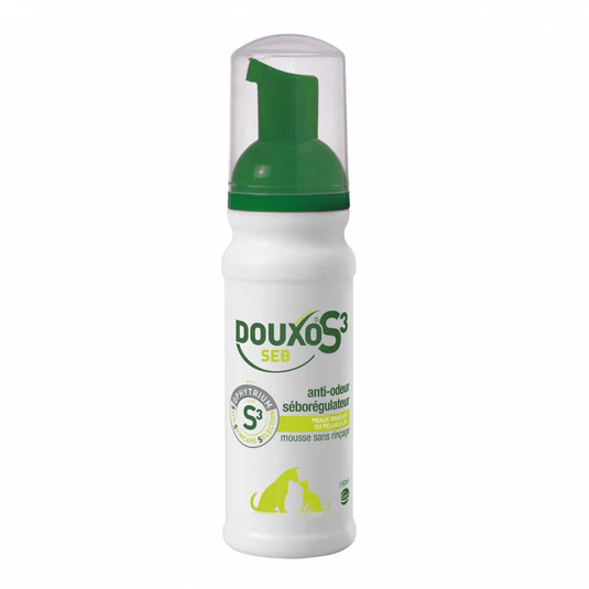 Flacon de Douxo S3 Seb Mousse 150 ml anti odeurs et séborégulatrice pour chien et chat avec pompe doseuse.