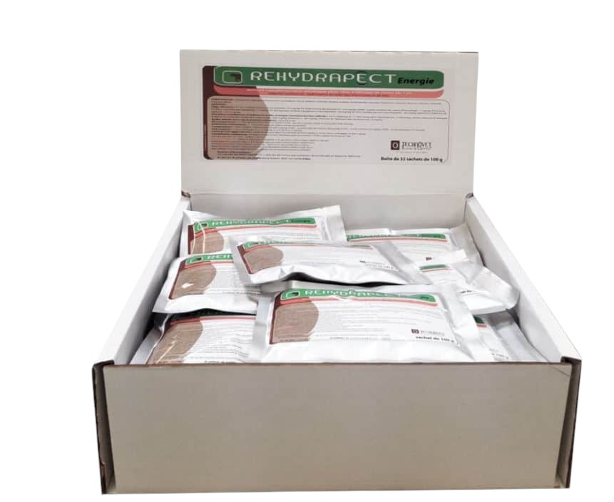 Boîte blanche ouverte présentant des sachets de REHYDRAPECT™ Énergie (100 g), solution de réhydratation pour veaux du laboratoire GreenVet.