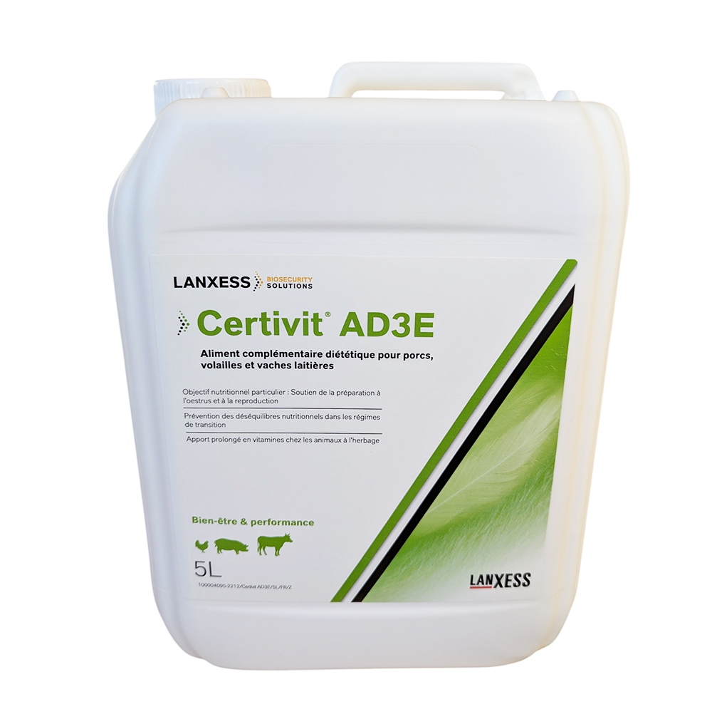 Bidon blanc de 5 Litres de solution vitaminée Certivit AD3E Lanxess pour porcs, volailles et vaches laitières.