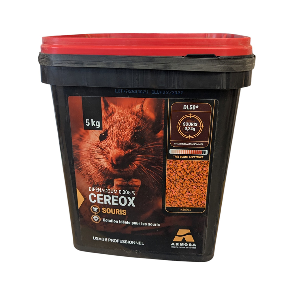 Seau noir de 5 kg de Cereox Avoine Décortiquée au Difénacoum 0,005%, appât rodenticide rouge pour rats et souris.