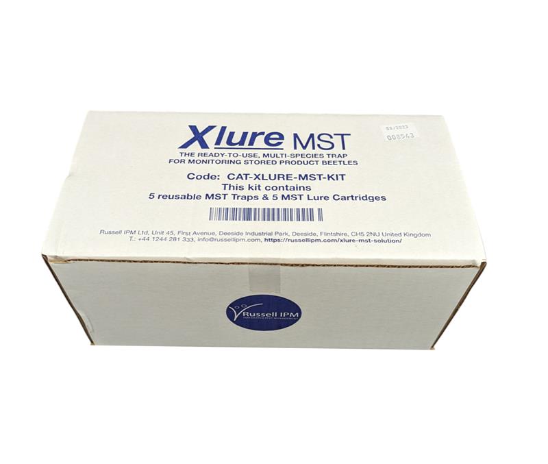 Boîte blanche de 5 pièges réutilisables X-Lure MST Russell IPM avec 5 cartouches d'attractifs pour la détection multi-espèces des coléoptères des denrées stockées.
