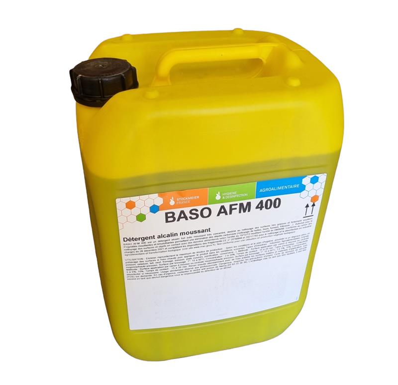 Bidon jaune de 27 kg de détergent alcalin fort moussant BASO AFM 400 par Stockmeier France, idéal pour le nettoyage intensif en milieu agroalimentaire.