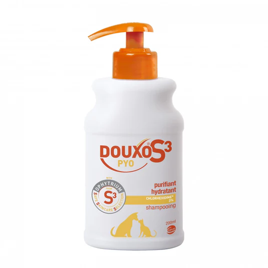 Flacon de Douxo S3 Pyo Shampooing 200 ml avec pompe doseuse, soin purifiant et hydratant pour chiens et chats.
