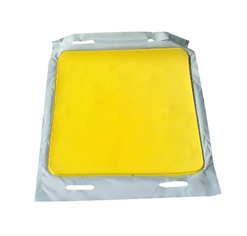 Plaque d'obturation carrée jaune 1,2m x 1,2m Plastiplac avec poignées pour grilles d'égout.
