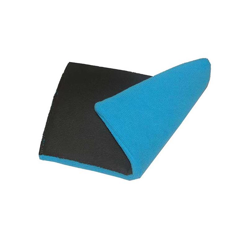 Gant de décontamination professionnel bicolore, face microfibre bleue et face noire en argile synthétique pour le nettoyage des carrosseries.