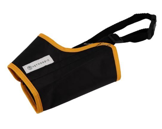 Muselière VETNORDIC taille XL noire avec liseré orange réfléchissant en polyester recyclé pour grand chien.