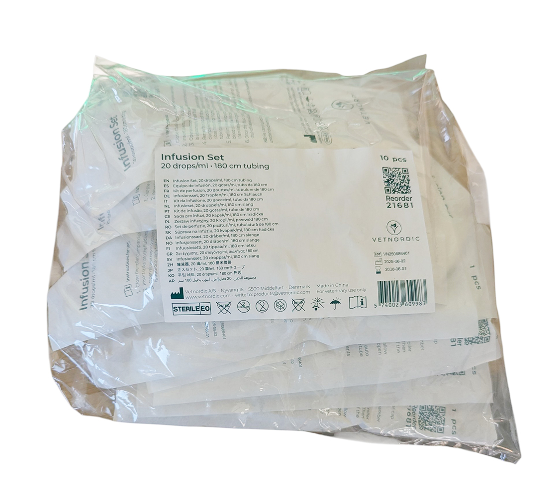 Kit de perfusion stérile avec chambre de goutte-à-goutte, régulateur de débit, tubulure de 180 cm et connecteur Luer rotatif.