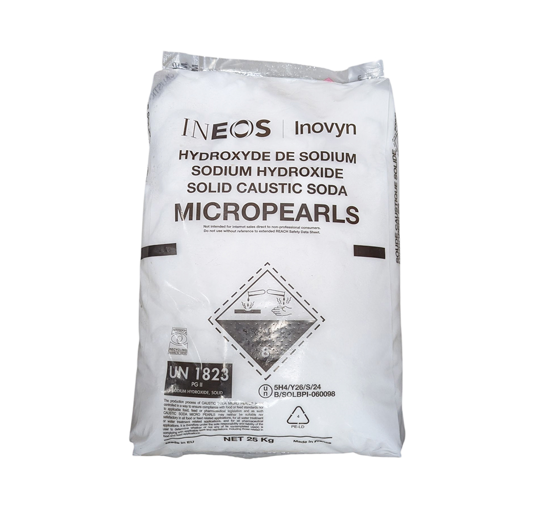 Sac de 25 kg de soude caustique micro-perles INEOS Inovyn hydroxyde de sodium.