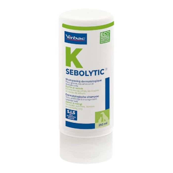 Flacon blanc de 250 ml de shampooing dermatologique SEBOLYTIC® Virbac, marqué d'un grand 'K' vert, pour le soin des peaux grasses et squameuses des chiens et chats.