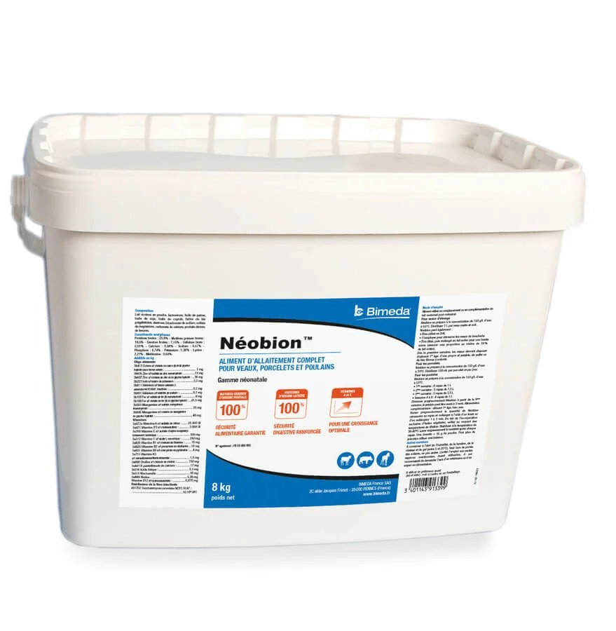 Seau blanc de 8 kg de lait maternisé NEOBION de Bimeda, aliment complet pour l'allaitement des poulains, veaux et porcelets.