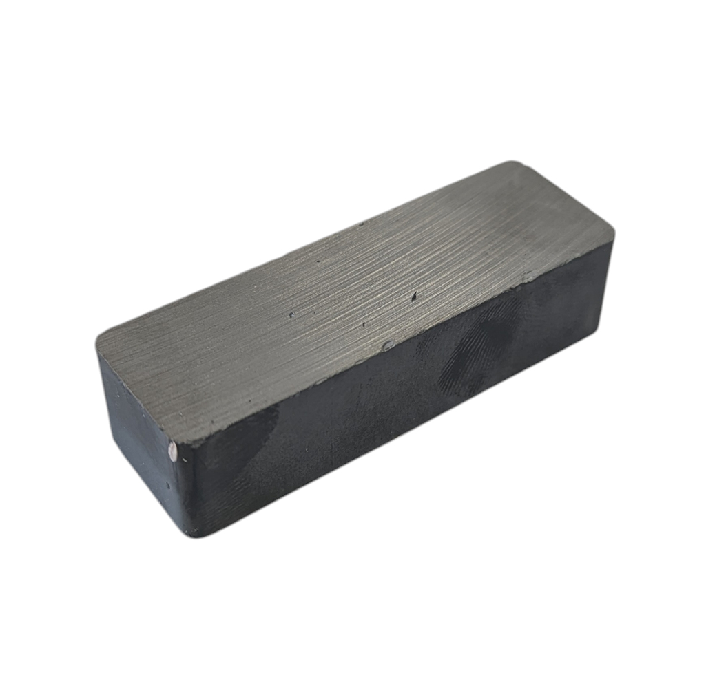 Aimant stomacal nu rectangulaire noir pour bovin, 60x20x15 mm.