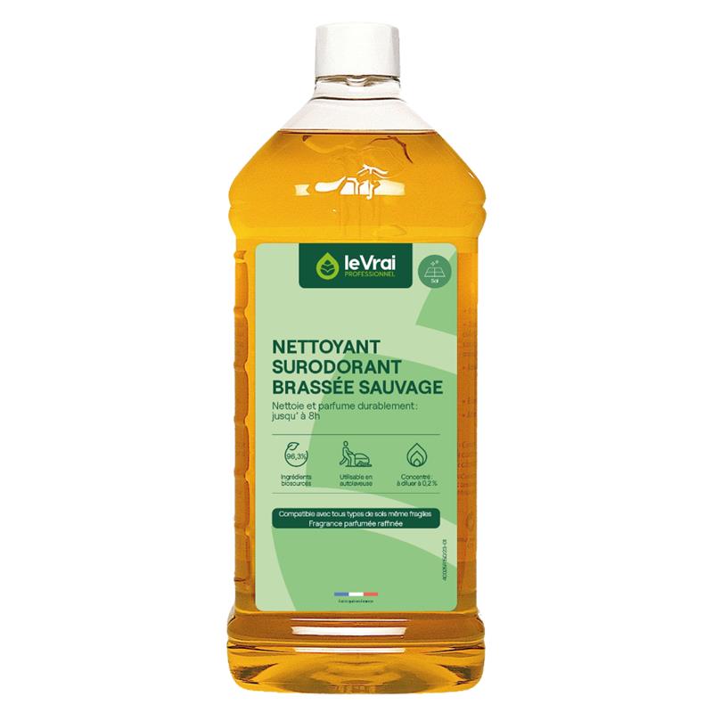 Flacon transparent d'un litre de détergent liquide jaune Le Vrai Professionnel Nettoyant Surodorant au parfum Brassée Sauvage.
