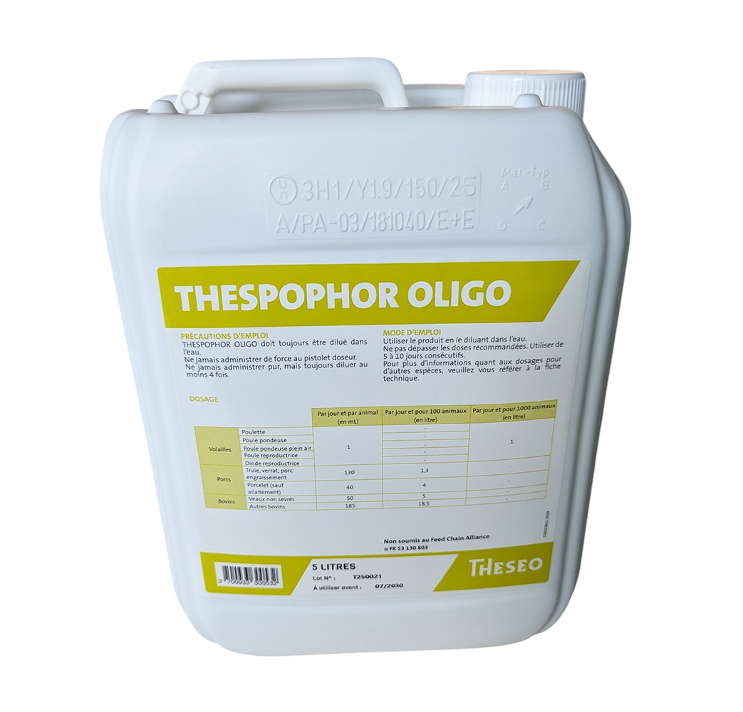 Bidon blanc de 5 litres de THESPOPHOR OLIGO, aliment complémentaire riche en phosphore et électrolytes pour le bien-être et la performance des animaux d'élevage.