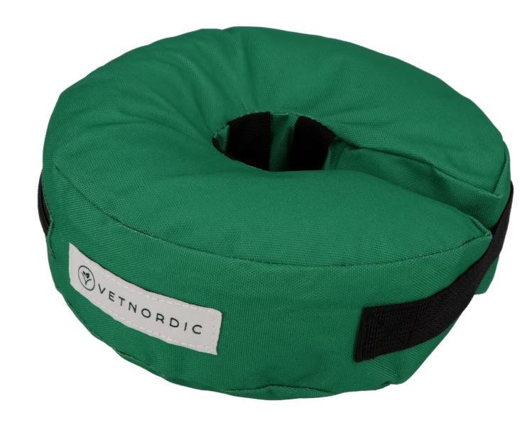 Collier de protection gonflable vert taille S pour chat et petit chien.