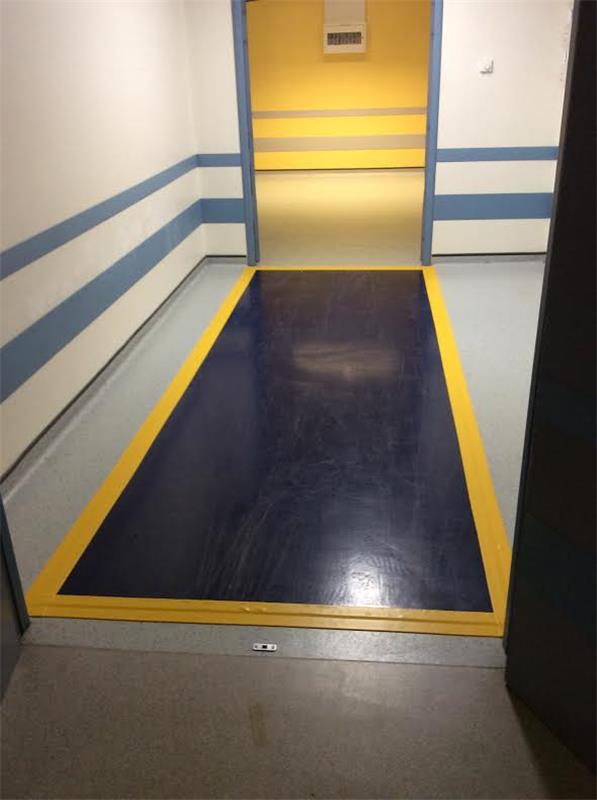 Tapis de décontamination fixe bleu nuit 1,5 x 2 m pour sas d'hôpital et industrie.