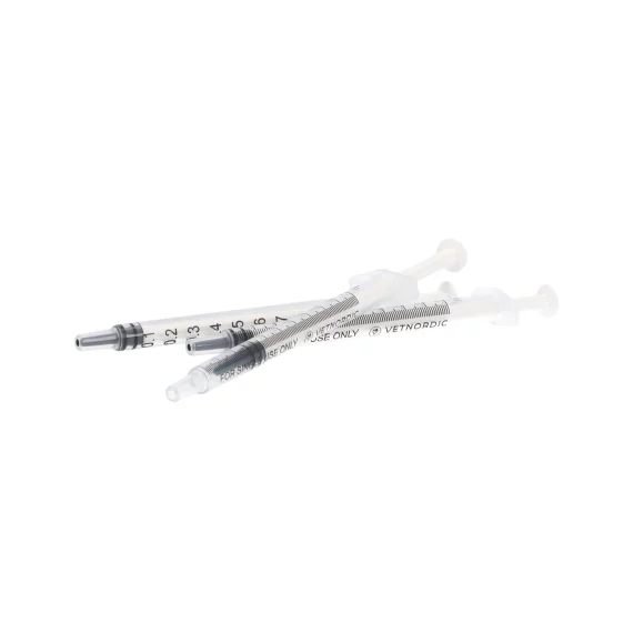 Boîte de 100 seringues vétérinaires 1 ml VetNordic haute précision Low Dead Space.
