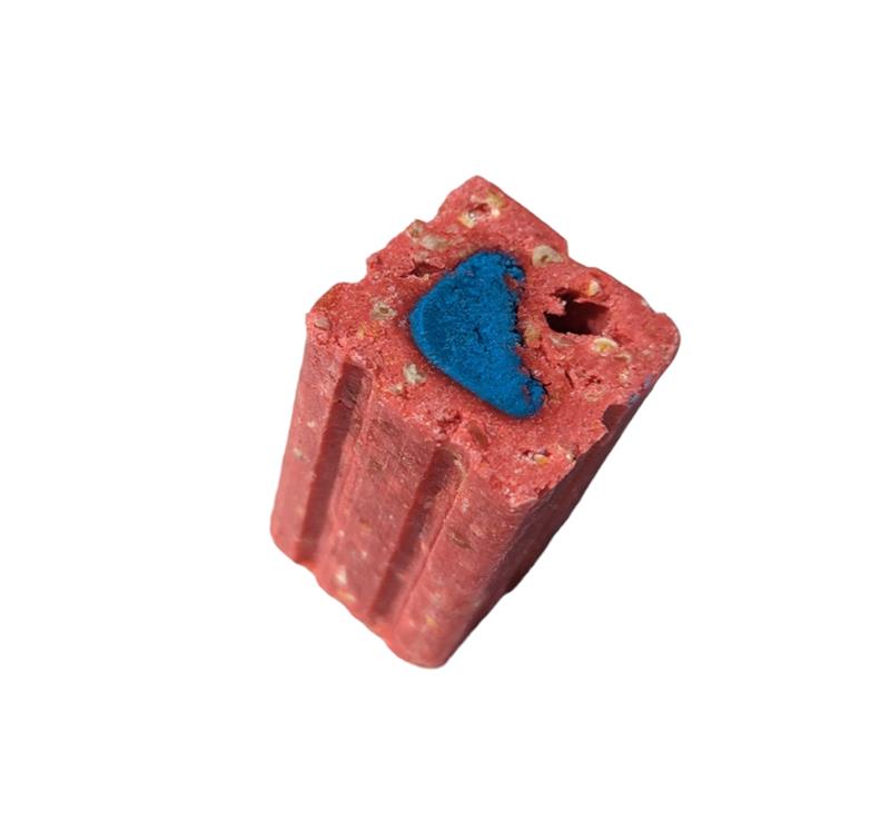 Seau de 8 kg de PROTECT SENSATION, appât raticide et souricide 2-en-1 combinant bloc paraffiné et pâte fraîche au centre.